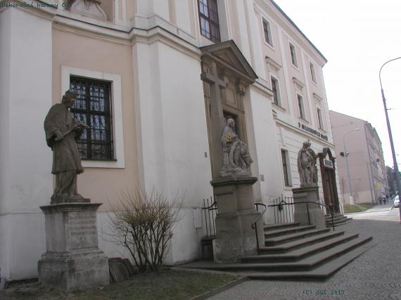 Sochy u sv. Leopolda Brno